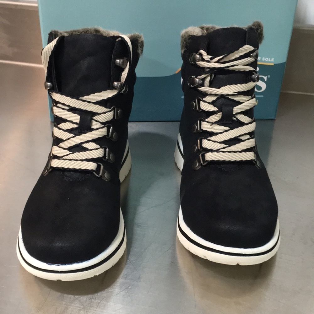 New WB Woman’s Cliffs by White Mountain Black Faux Fur Lined Lace-Up Boots - Picture 2 of 6